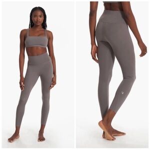 SET Vuori Women's Grey Evolve High-Rise Leggings XS & Matching Sports Bra Small